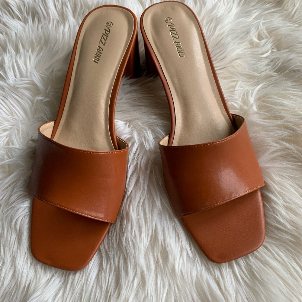 Brown vegan leather slip-on sandals size: 8.5